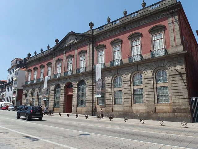 Fachada do Palácio dos Carrancas, sede do Museu Nacional Soares dos Reis, no Porto