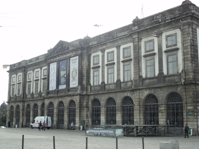 Fachada da Reitoria da Universidade do Porto, numa fotografia de arquivo.