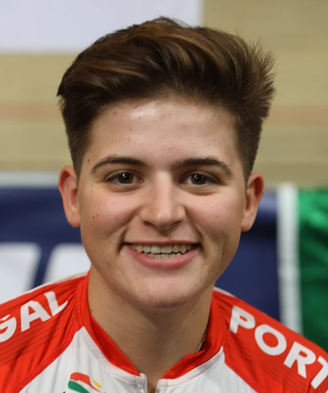 Maria Martins com o equipamento da seleção portuguesa de ciclismo