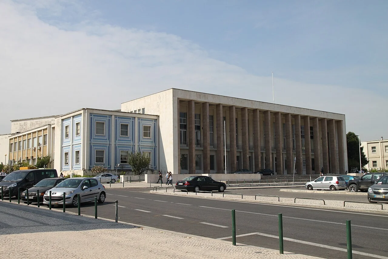 Exterior da Reitoria e Aula Magna da Universidade de Lisboa.
