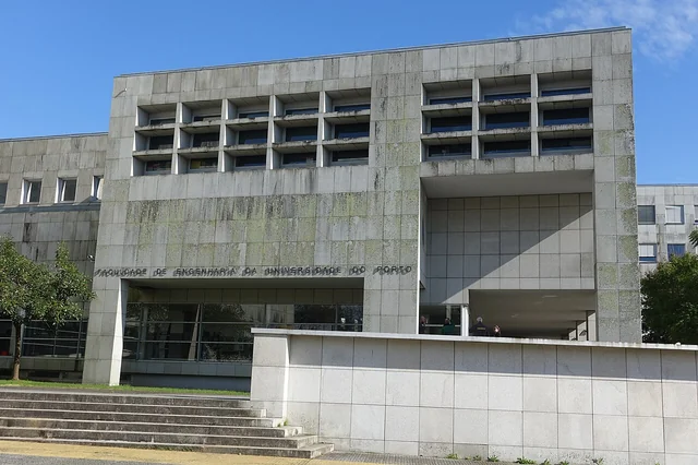 Edifícios do campus da Faculdade de Engenharia da Universidade do Porto.